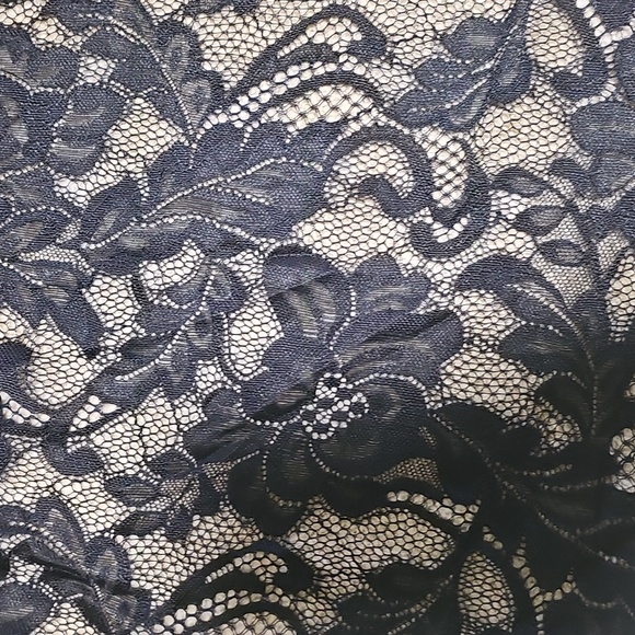 Black Lace Button-Up Tunic - Picture 6 of 9